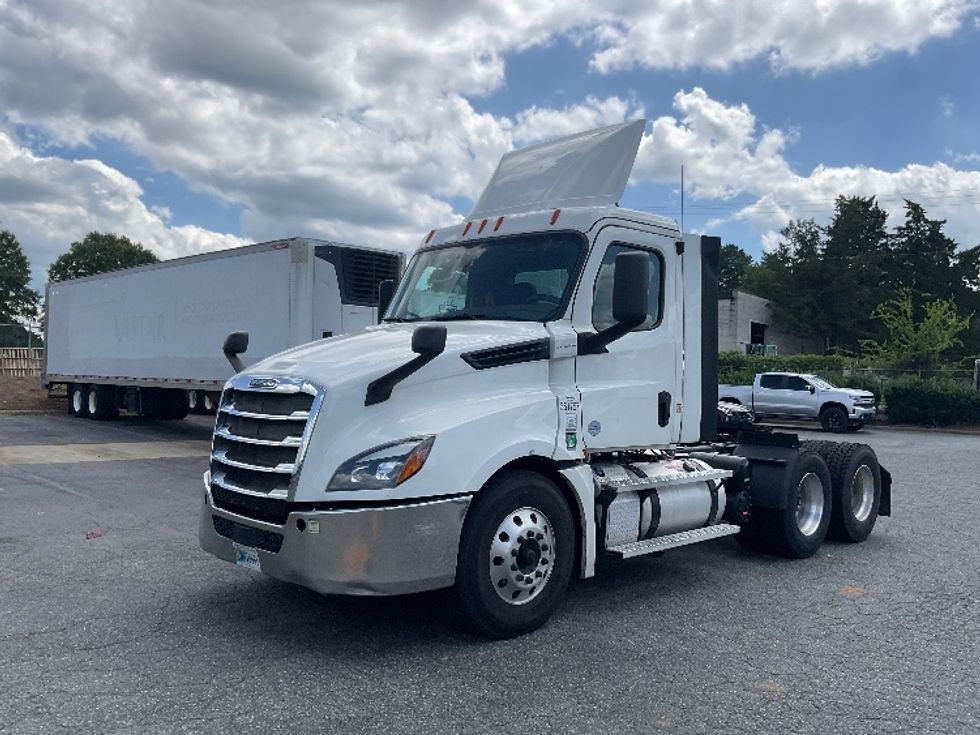 Day Cab Tractor-Heavy Duty Tractors-Freightliner-2020-T12664ST-Concord-NC-732,387\n\t\tmiles-$ 28,000 - Image 3