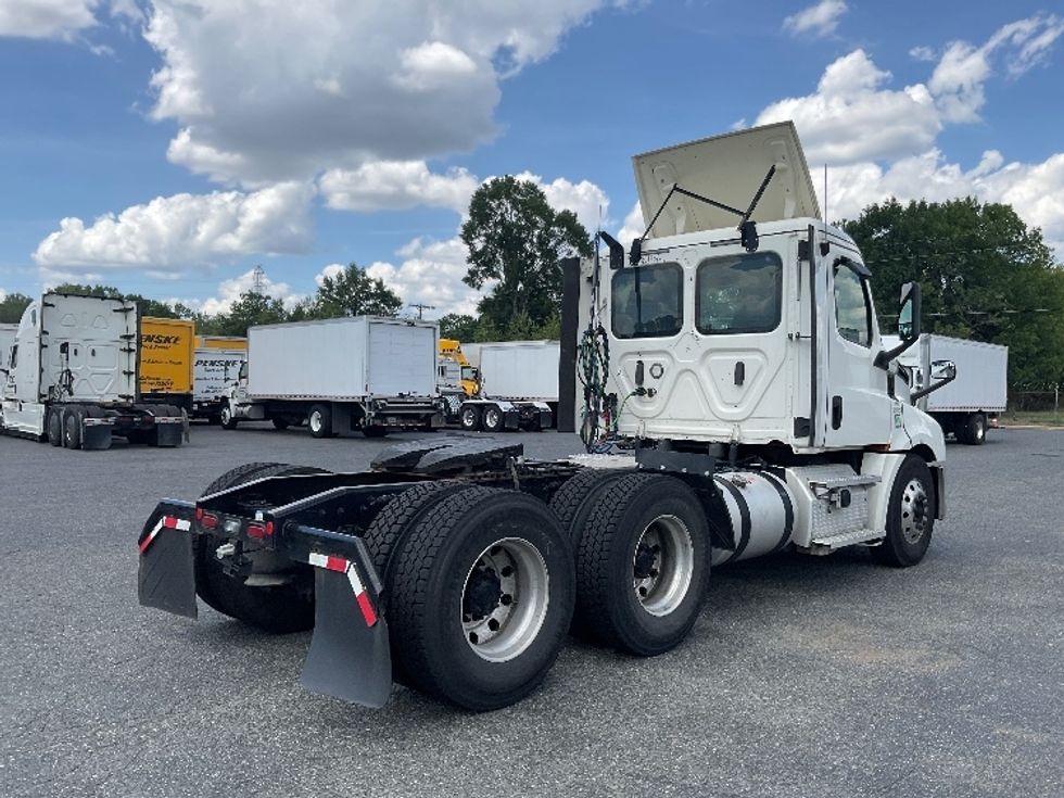 Day Cab Tractor-Heavy Duty Tractors-Freightliner-2020-T12664ST-Concord-NC-732,387\n\t\tmiles-$ 28,000 - Image 7