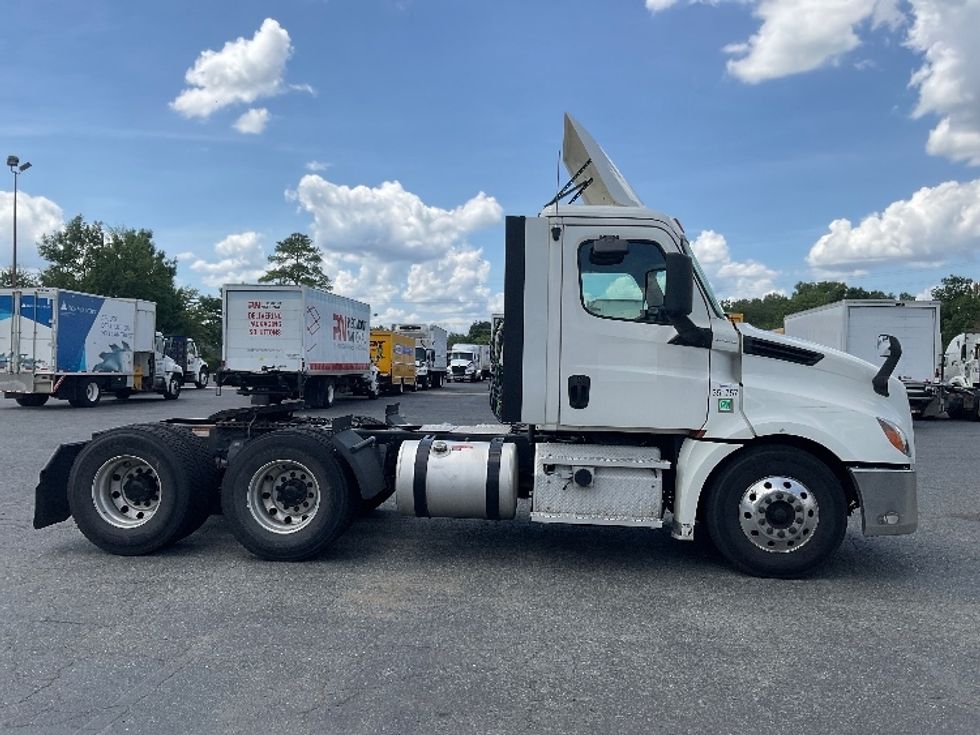 Day Cab Tractor-Heavy Duty Tractors-Freightliner-2020-T12664ST-Concord-NC-732,387\n\t\tmiles-$ 28,000 - Image 8