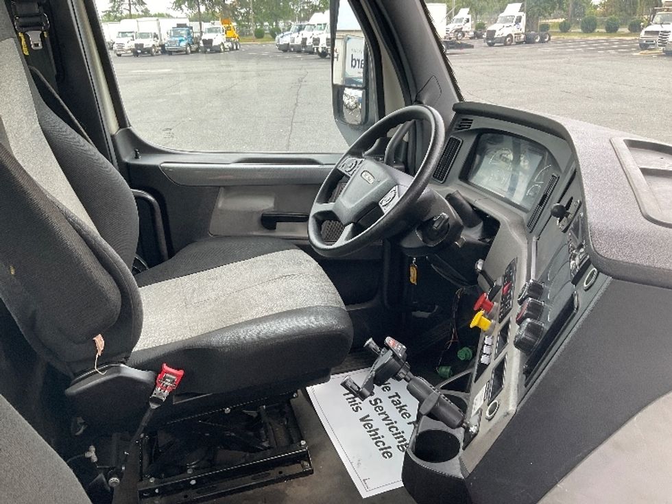 Day Cab Tractor-Heavy Duty Tractors-Freightliner-2020-T12664ST-Concord-NC-897,568\n\t\tmiles-$ 26,000 - Image 14