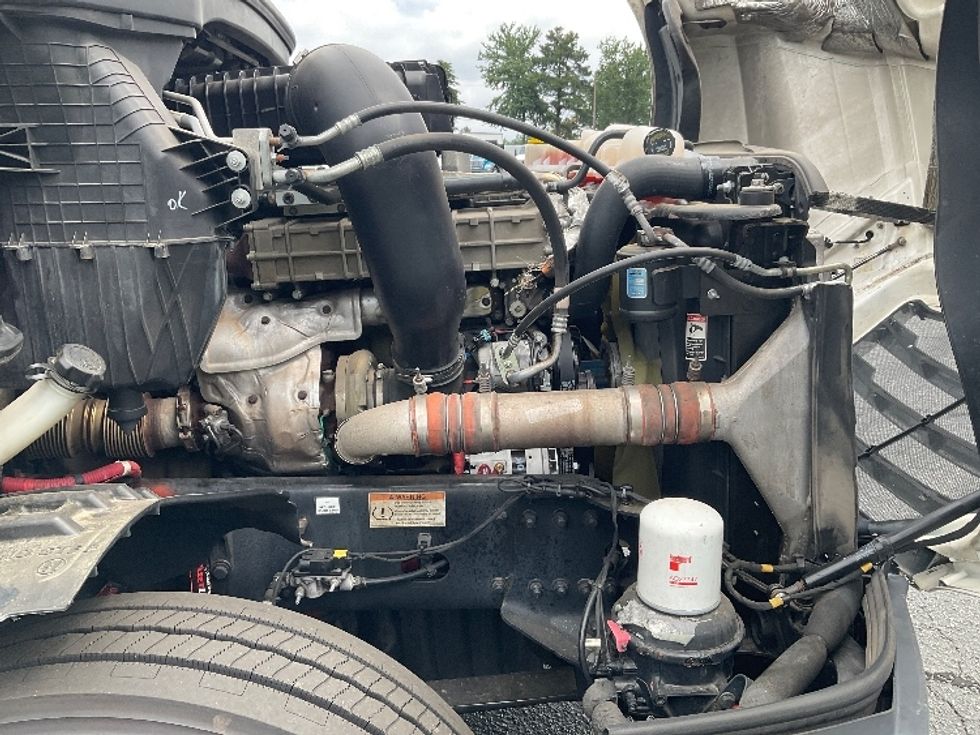 Day Cab Tractor-Heavy Duty Tractors-Freightliner-2020-T12664ST-Concord-NC-897,568\n\t\tmiles-$ 26,000 - Image 15