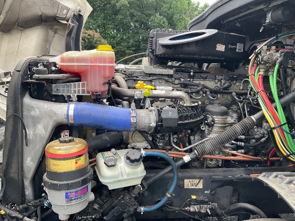 Day Cab Tractor-Heavy Duty Tractors-Freightliner-2020-T12664ST-Concord-NC-897,568\n\t\tmiles-$ 26,000 - Image 16