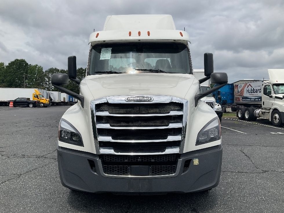 Day Cab Tractor-Heavy Duty Tractors-Freightliner-2020-T12664ST-Concord-NC-897,568\n\t\tmiles-$ 26,000 - Image 2
