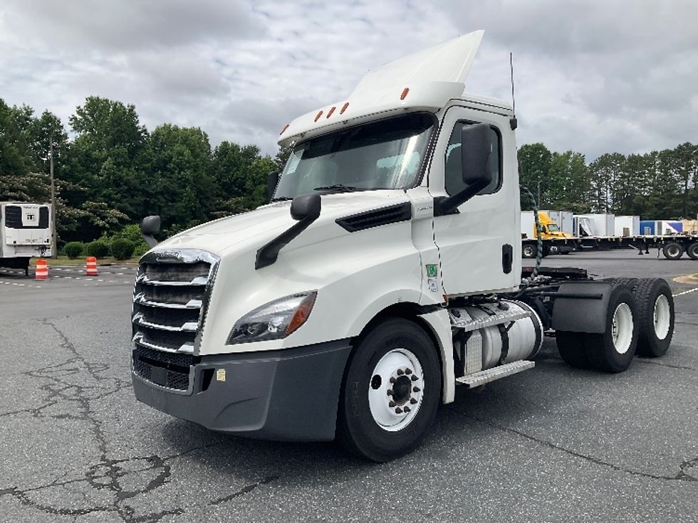Day Cab Tractor-Heavy Duty Tractors-Freightliner-2020-T12664ST-Concord-NC-897,568\n\t\tmiles-$ 26,000 - Image 3