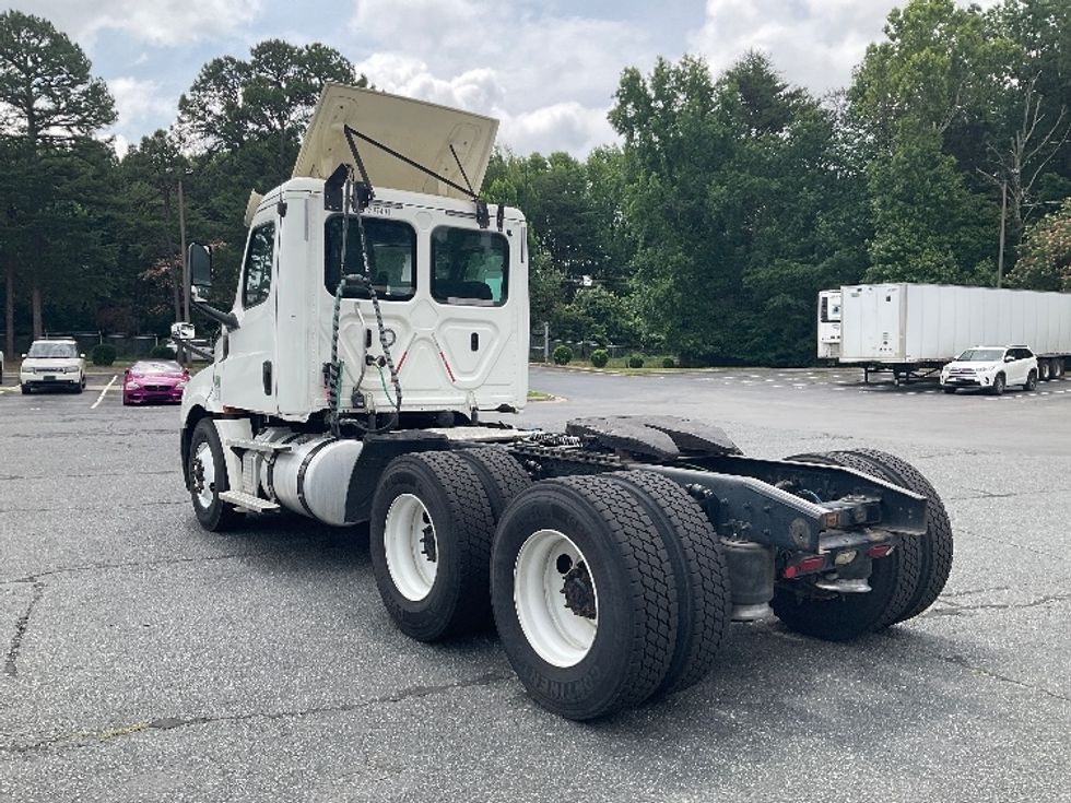 Day Cab Tractor-Heavy Duty Tractors-Freightliner-2020-T12664ST-Concord-NC-897,568\n\t\tmiles-$ 26,000 - Image 5