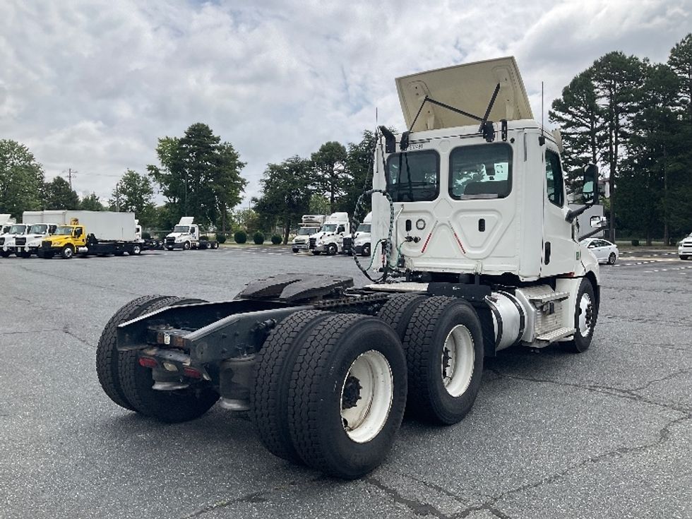 Day Cab Tractor-Heavy Duty Tractors-Freightliner-2020-T12664ST-Concord-NC-897,568\n\t\tmiles-$ 26,000 - Image 7