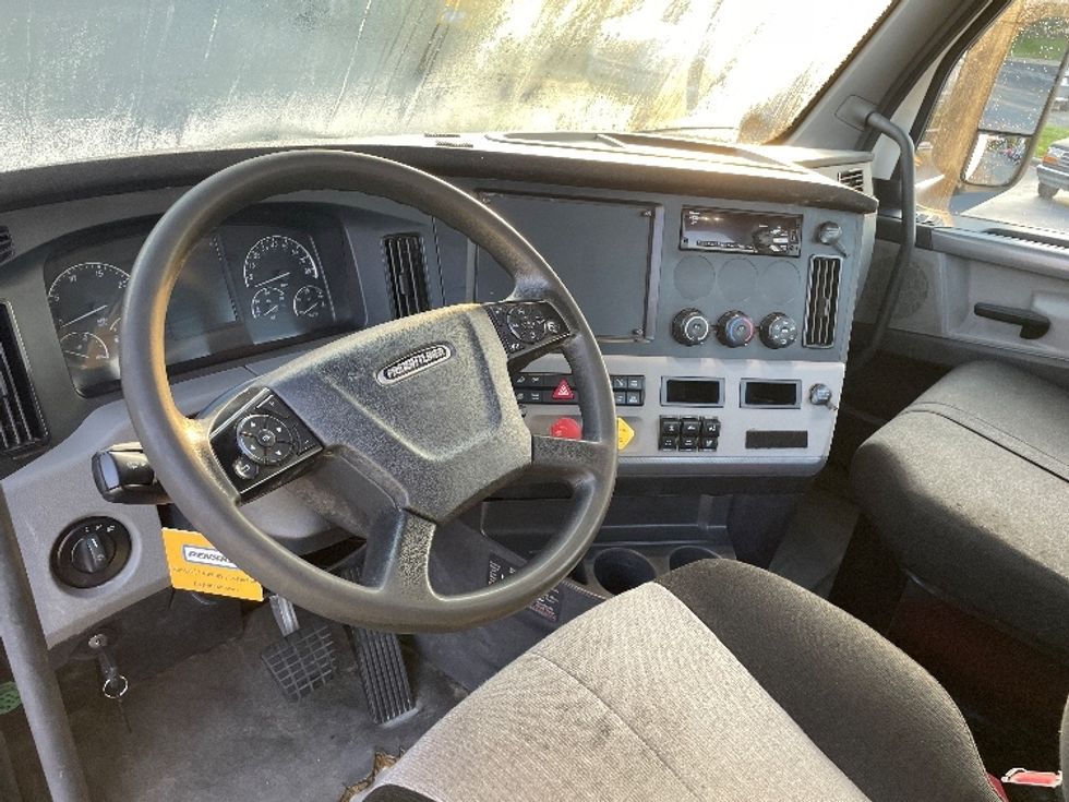 Day Cab Tractor-Heavy Duty Tractors-Freightliner-2020-T12664ST-Conover-NC-238,201\n\t\tmiles-$ 64,500 - Image 10