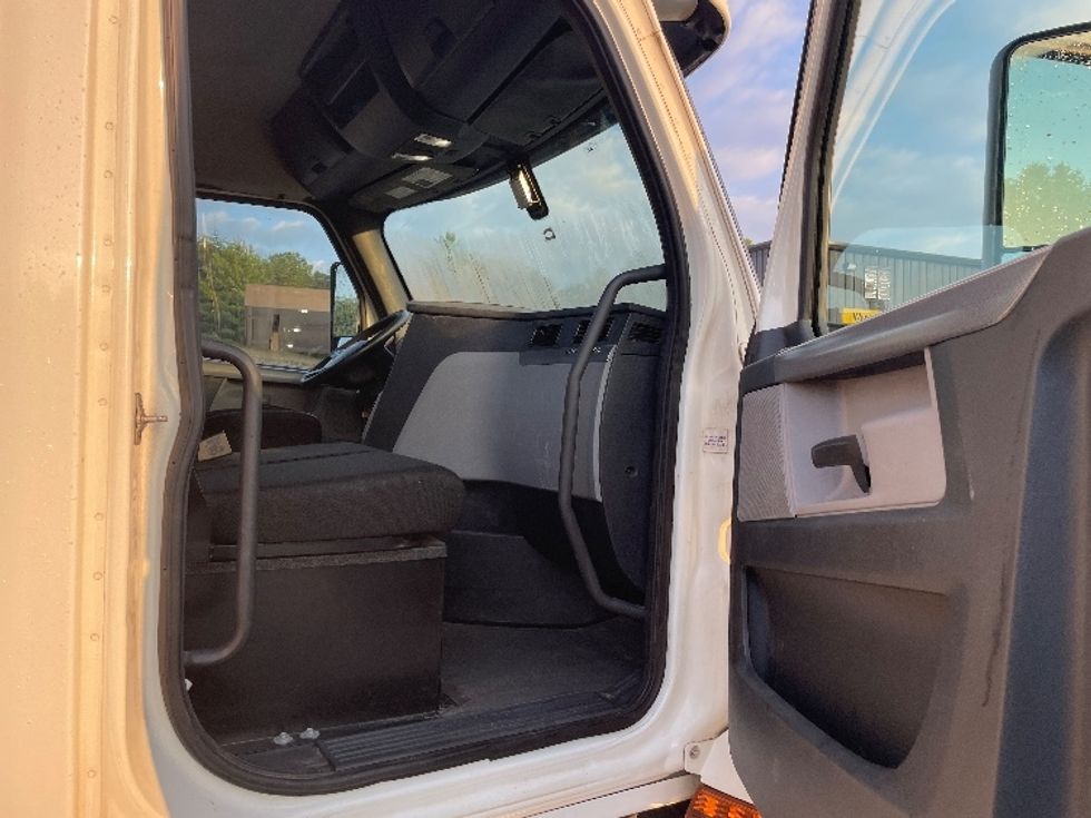 Day Cab Tractor-Heavy Duty Tractors-Freightliner-2020-T12664ST-Conover-NC-238,201\n\t\tmiles-$ 64,500 - Image 12