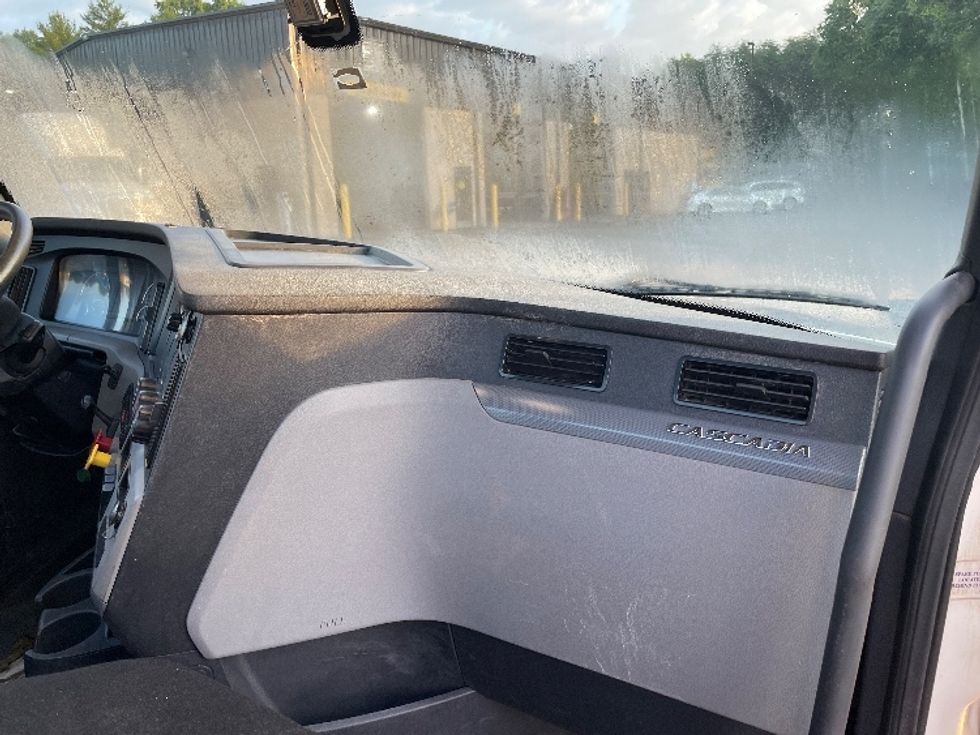 Day Cab Tractor-Heavy Duty Tractors-Freightliner-2020-T12664ST-Conover-NC-238,201\n\t\tmiles-$ 64,500 - Image 13