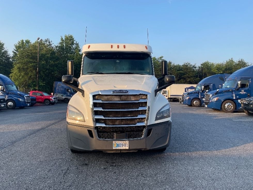 Day Cab Tractor-Heavy Duty Tractors-Freightliner-2020-T12664ST-Conover-NC-238,201\n\t\tmiles-$ 64,500 - Image 2