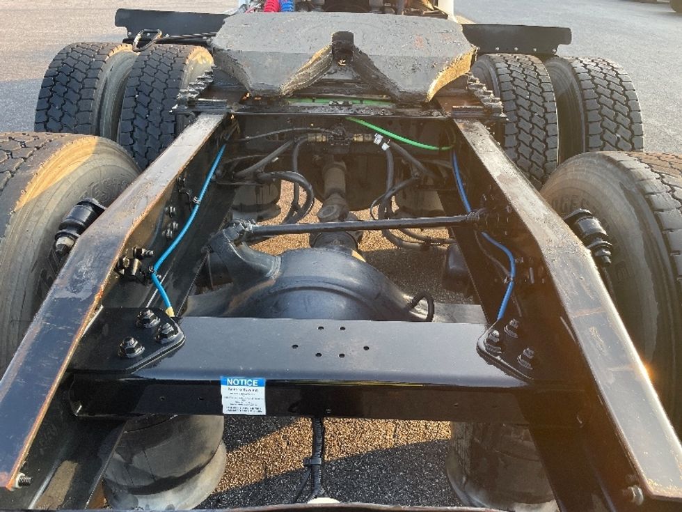 Day Cab Tractor-Heavy Duty Tractors-Freightliner-2020-T12664ST-Conover-NC-238,201\n\t\tmiles-$ 64,500 - Image 6