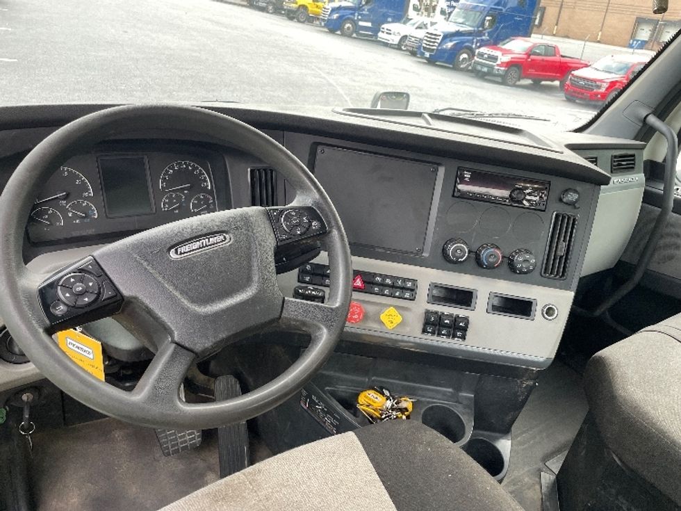 Day Cab Tractor-Heavy Duty Tractors-Freightliner-2020-T12664ST-Conover-NC-306,376\n\t\tmiles-$ 60,250 - Image 11