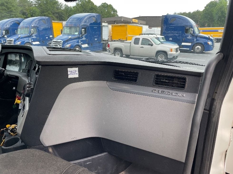 Day Cab Tractor-Heavy Duty Tractors-Freightliner-2020-T12664ST-Conover-NC-306,376\n\t\tmiles-$ 60,250 - Image 13