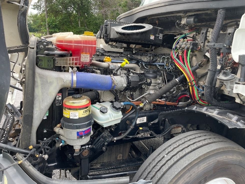 Day Cab Tractor-Heavy Duty Tractors-Freightliner-2020-T12664ST-Conover-NC-306,376\n\t\tmiles-$ 60,250 - Image 16