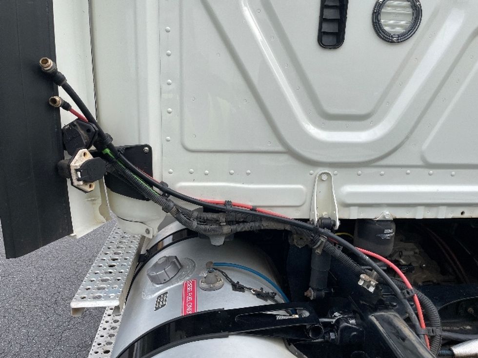 Day Cab Tractor-Heavy Duty Tractors-Freightliner-2020-T12664ST-Conover-NC-306,376\n\t\tmiles-$ 60,250 - Image 17