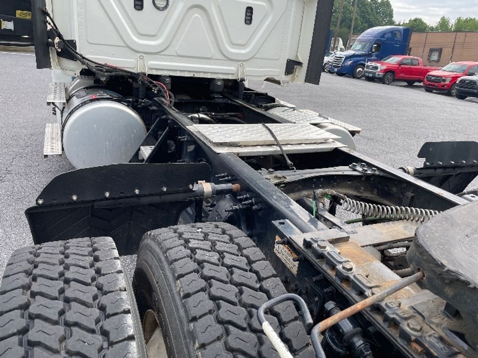 Day Cab Tractor-Heavy Duty Tractors-Freightliner-2020-T12664ST-Conover-NC-306,376\n\t\tmiles-$ 60,250 - Image 18