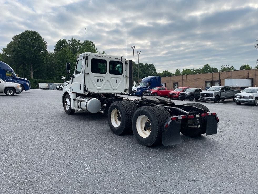 Day Cab Tractor-Heavy Duty Tractors-Freightliner-2020-T12664ST-Conover-NC-306,376\n\t\tmiles-$ 60,250 - Image 5