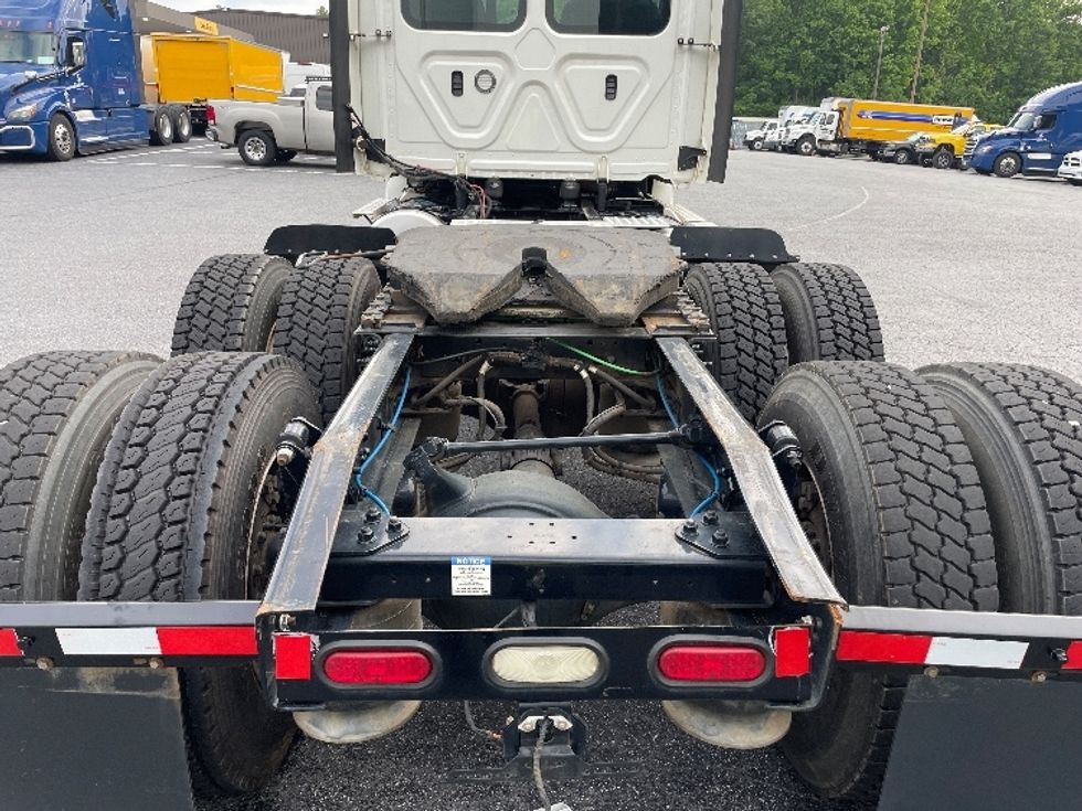 Day Cab Tractor-Heavy Duty Tractors-Freightliner-2020-T12664ST-Conover-NC-306,376\n\t\tmiles-$ 60,250 - Image 6