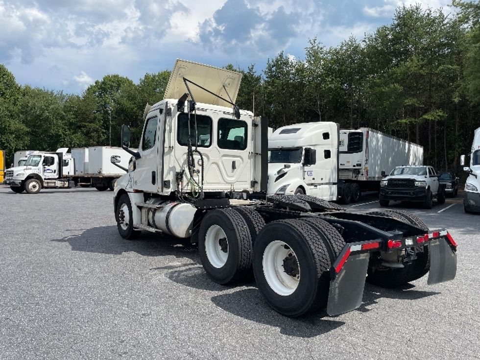 Day Cab Tractor-Heavy Duty Tractors-Freightliner-2020-T12664ST-Conover-NC-402,673\n\t\tmiles-$ 55,000 - Image 5