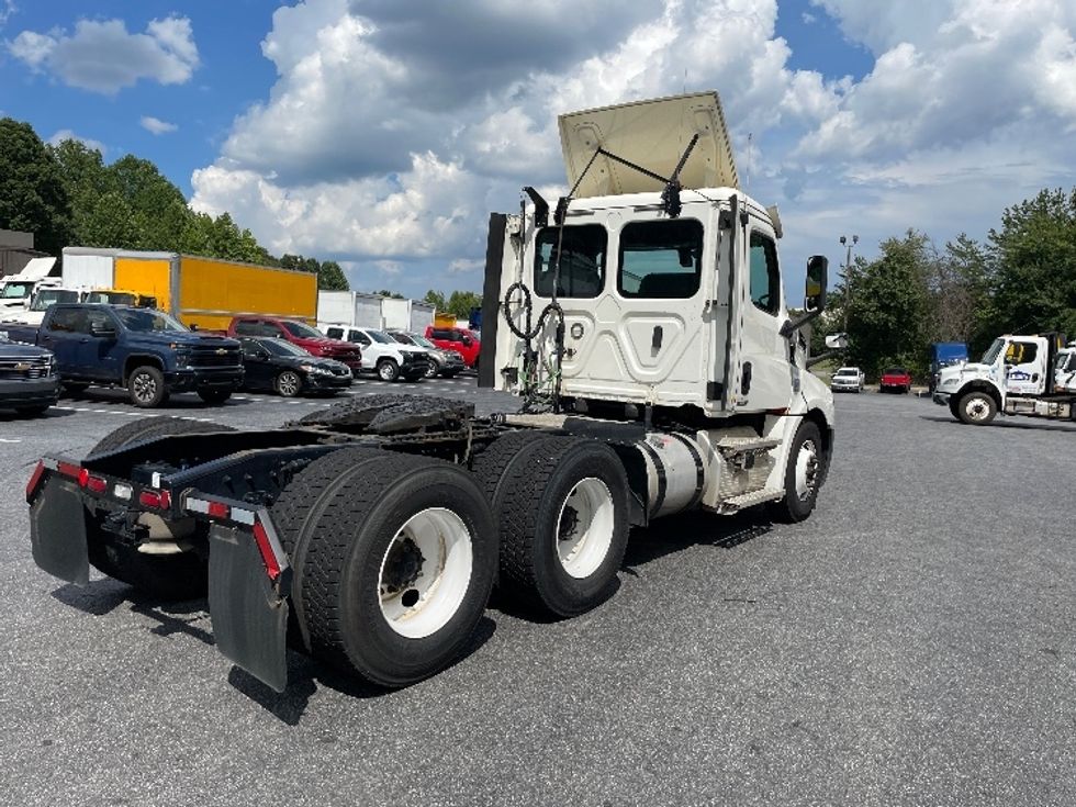 Day Cab Tractor-Heavy Duty Tractors-Freightliner-2020-T12664ST-Conover-NC-402,673\n\t\tmiles-$ 55,000 - Image 7
