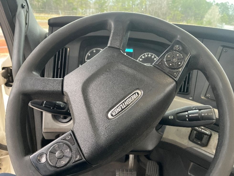 Day Cab Tractor-Heavy Duty Tractors-Freightliner-2020-T12664ST-Conyers-GA-192,839\n\t\tmiles-$ 66,750 - Image 11