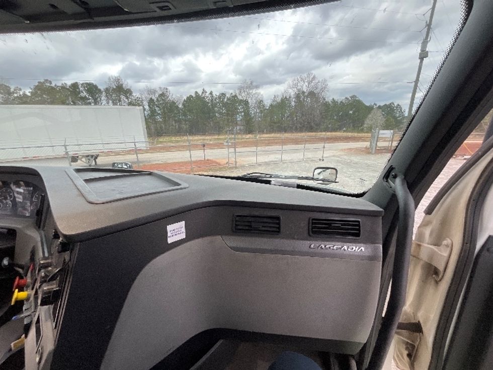 Day Cab Tractor-Heavy Duty Tractors-Freightliner-2020-T12664ST-Conyers-GA-192,839\n\t\tmiles-$ 66,750 - Image 13