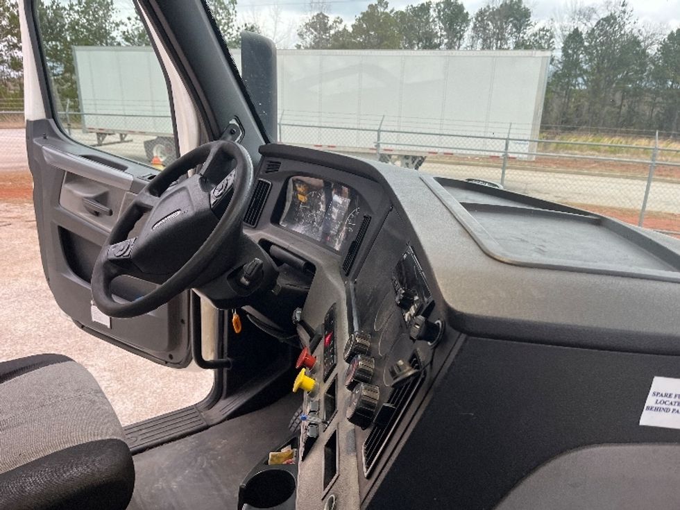 Day Cab Tractor-Heavy Duty Tractors-Freightliner-2020-T12664ST-Conyers-GA-192,839\n\t\tmiles-$ 66,750 - Image 14