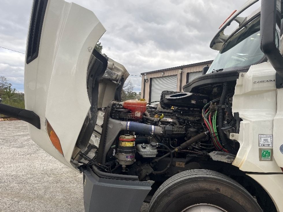Day Cab Tractor-Heavy Duty Tractors-Freightliner-2020-T12664ST-Conyers-GA-192,839\n\t\tmiles-$ 66,750 - Image 16