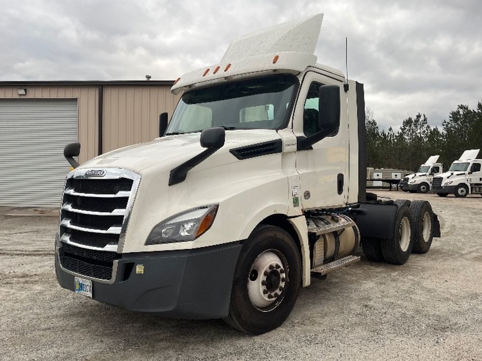 Day Cab Tractor-Heavy Duty Tractors-Freightliner-2020-T12664ST-Conyers-GA-192,839\n\t\tmiles-$ 66,750 - Image 3