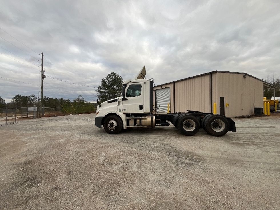 Day Cab Tractor-Heavy Duty Tractors-Freightliner-2020-T12664ST-Conyers-GA-192,839\n\t\tmiles-$ 66,750 - Image 4