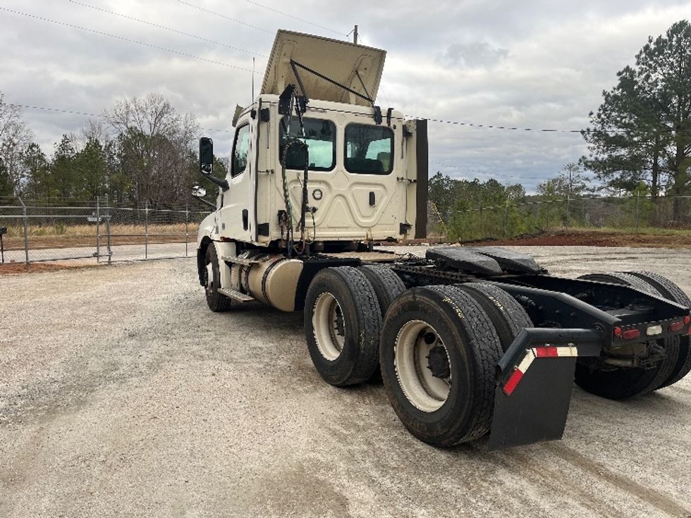 Day Cab Tractor-Heavy Duty Tractors-Freightliner-2020-T12664ST-Conyers-GA-192,839\n\t\tmiles-$ 66,750 - Image 5
