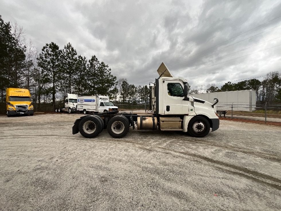 Day Cab Tractor-Heavy Duty Tractors-Freightliner-2020-T12664ST-Conyers-GA-192,839\n\t\tmiles-$ 66,750 - Image 8