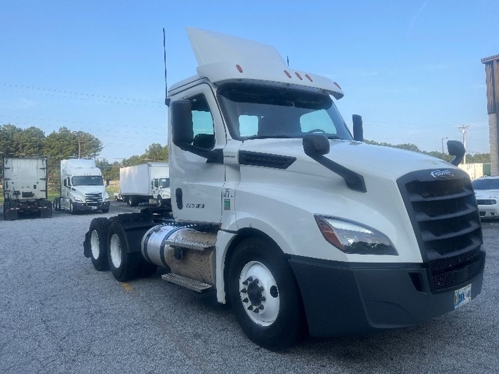 Day Cab Tractor-Heavy Duty Tractors-Freightliner-2020-T12664ST-Conyers-GA-422,370\n\t\tmiles-$ 46,750 - Image 1