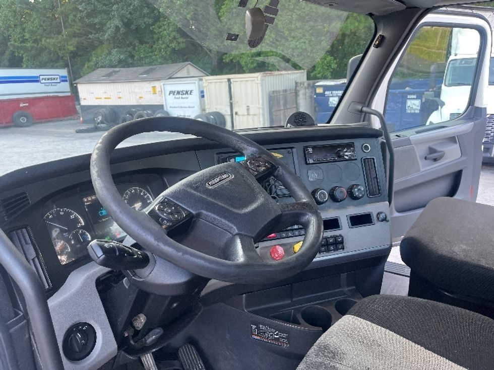 Day Cab Tractor-Heavy Duty Tractors-Freightliner-2020-T12664ST-Conyers-GA-422,370\n\t\tmiles-$ 46,750 - Image 10