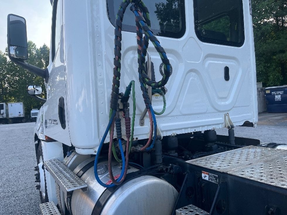 Day Cab Tractor-Heavy Duty Tractors-Freightliner-2020-T12664ST-Conyers-GA-422,370\n\t\tmiles-$ 46,750 - Image 17