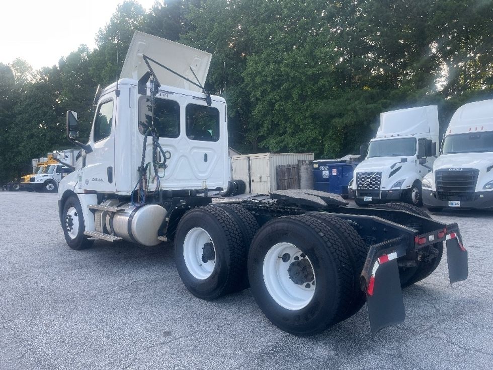 Day Cab Tractor-Heavy Duty Tractors-Freightliner-2020-T12664ST-Conyers-GA-422,370\n\t\tmiles-$ 46,750 - Image 5