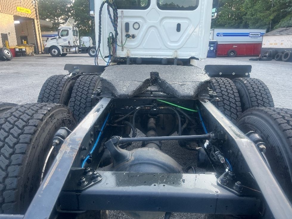 Day Cab Tractor-Heavy Duty Tractors-Freightliner-2020-T12664ST-Conyers-GA-422,370\n\t\tmiles-$ 46,750 - Image 6
