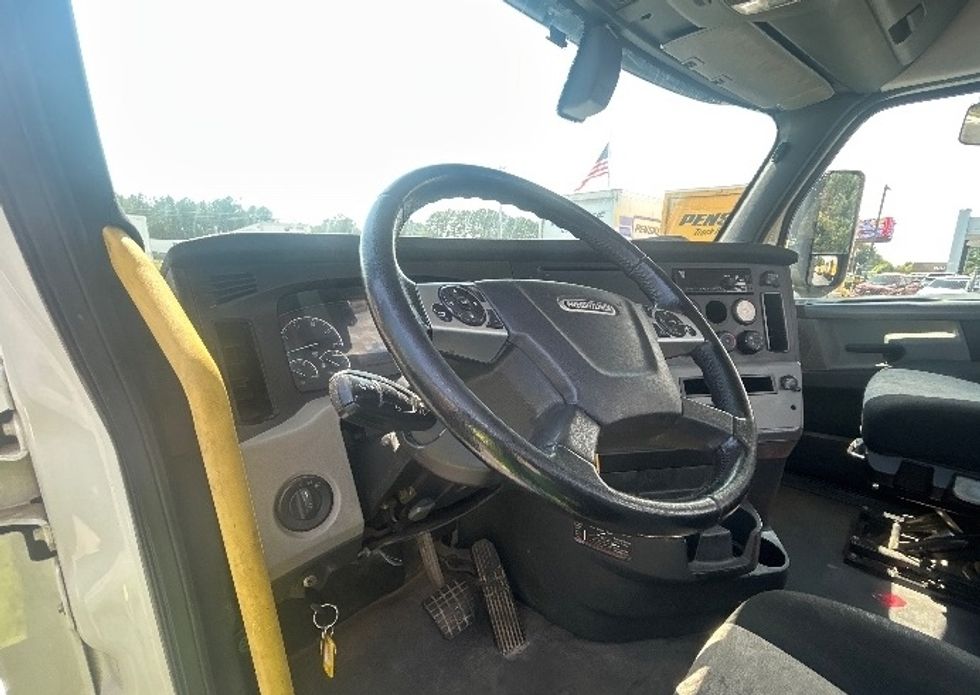 Day Cab Tractor-Heavy Duty Tractors-Freightliner-2020-T12664ST-Conyers-GA-427,450\n\t\tmiles-$ 49,750 - Image 10
