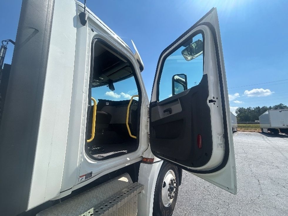 Day Cab Tractor-Heavy Duty Tractors-Freightliner-2020-T12664ST-Conyers-GA-427,450\n\t\tmiles-$ 49,750 - Image 11