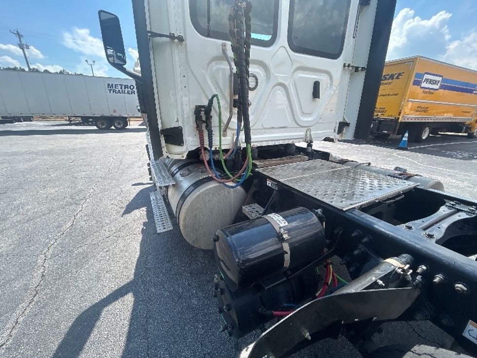 Day Cab Tractor-Heavy Duty Tractors-Freightliner-2020-T12664ST-Conyers-GA-427,450\n\t\tmiles-$ 49,750 - Image 16