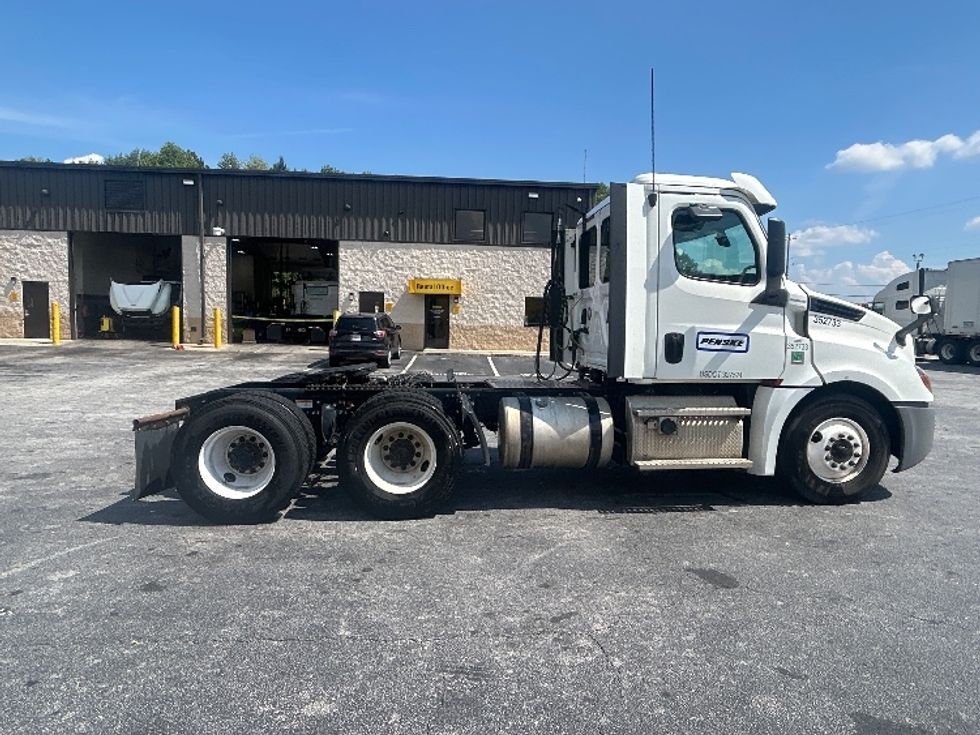 Day Cab Tractor-Heavy Duty Tractors-Freightliner-2020-T12664ST-Conyers-GA-427,450\n\t\tmiles-$ 49,750 - Image 8