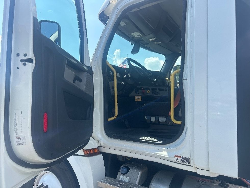 Day Cab Tractor-Heavy Duty Tractors-Freightliner-2020-T12664ST-Conyers-GA-427,450\n\t\tmiles-$ 49,750 - Image 9