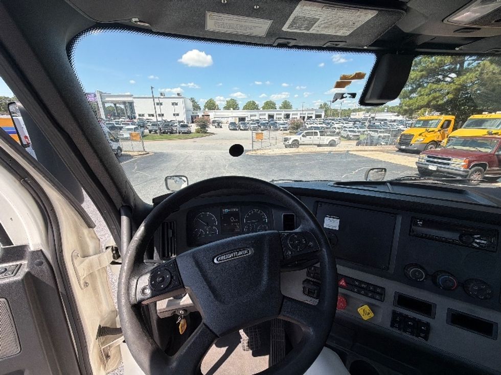 Day Cab Tractor-Heavy Duty Tractors-Freightliner-2020-T12664ST-Conyers-GA-493,024\n\t\tmiles-$ 47,000 - Image 11