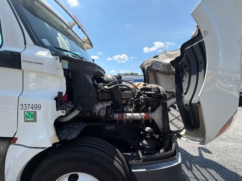 Day Cab Tractor-Heavy Duty Tractors-Freightliner-2020-T12664ST-Conyers-GA-493,024\n\t\tmiles-$ 47,000 - Image 15