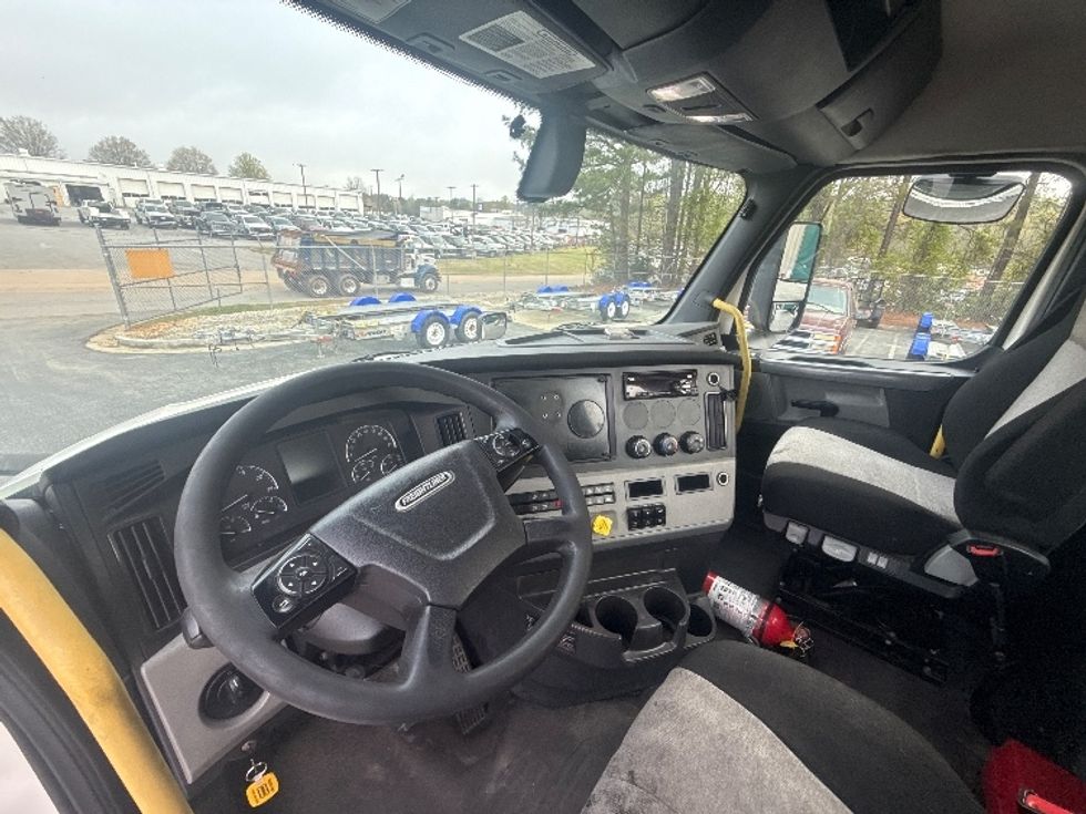 Day Cab Tractor-Heavy Duty Tractors-Freightliner-2020-T12664ST-Conyers-GA-537,039\n\t\tmiles-$ 39,500 - Image 10
