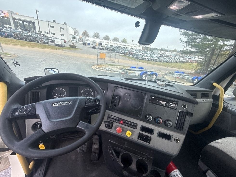 Day Cab Tractor-Heavy Duty Tractors-Freightliner-2020-T12664ST-Conyers-GA-537,039\n\t\tmiles-$ 39,500 - Image 11