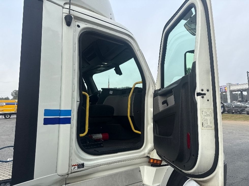 Day Cab Tractor-Heavy Duty Tractors-Freightliner-2020-T12664ST-Conyers-GA-537,039\n\t\tmiles-$ 39,500 - Image 12