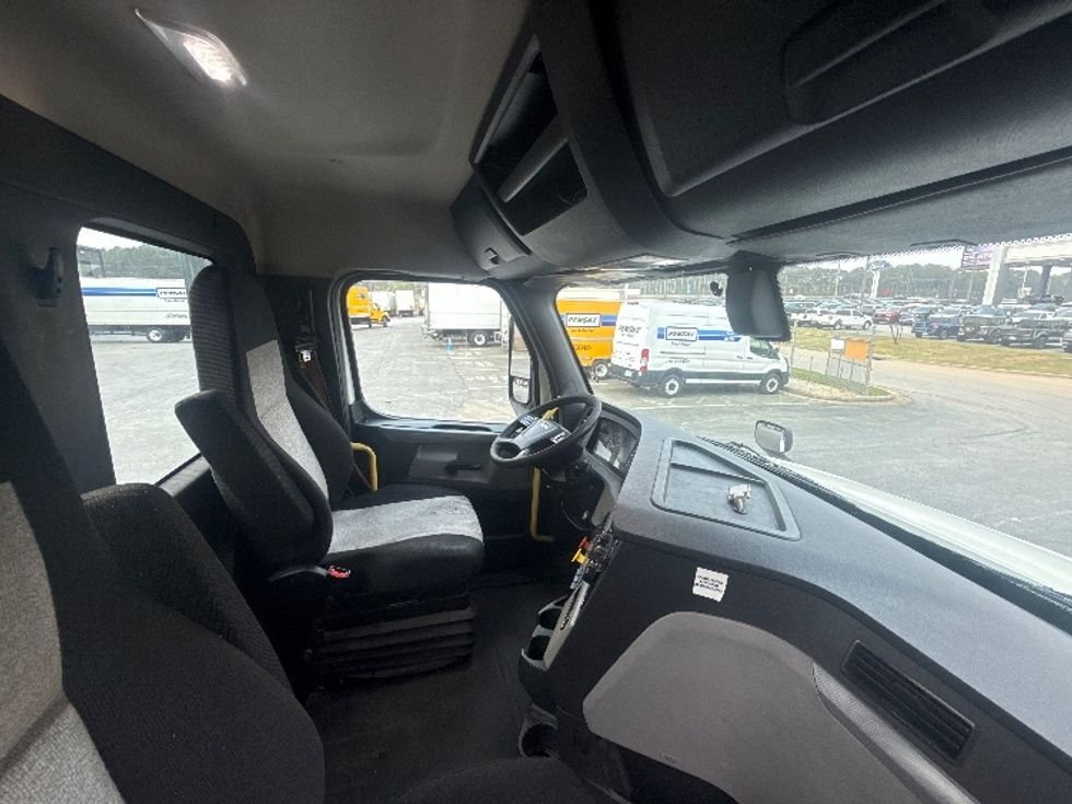 Day Cab Tractor-Heavy Duty Tractors-Freightliner-2020-T12664ST-Conyers-GA-537,039\n\t\tmiles-$ 39,500 - Image 14