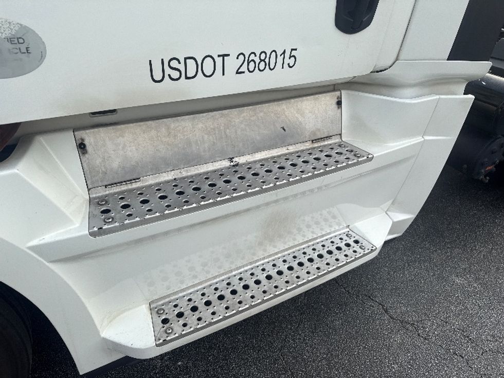 Day Cab Tractor-Heavy Duty Tractors-Freightliner-2020-T12664ST-Conyers-GA-537,039\n\t\tmiles-$ 39,500 - Image 17