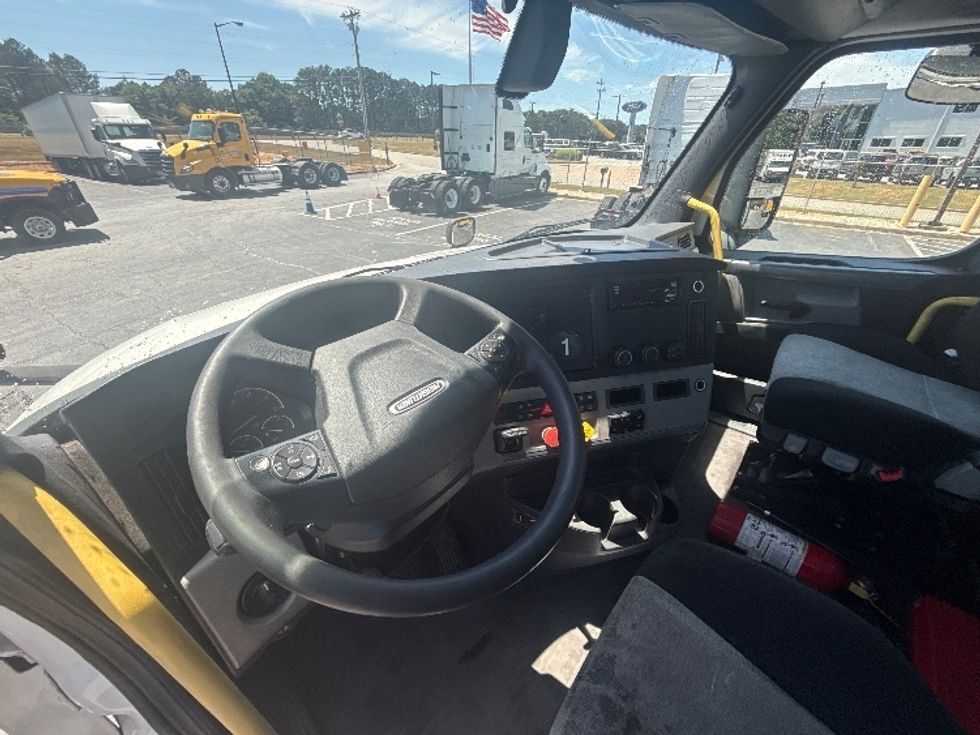 Day Cab Tractor-Heavy Duty Tractors-Freightliner-2020-T12664ST-Conyers-GA-575,573\n\t\tmiles-$ 39,250 - Image 10